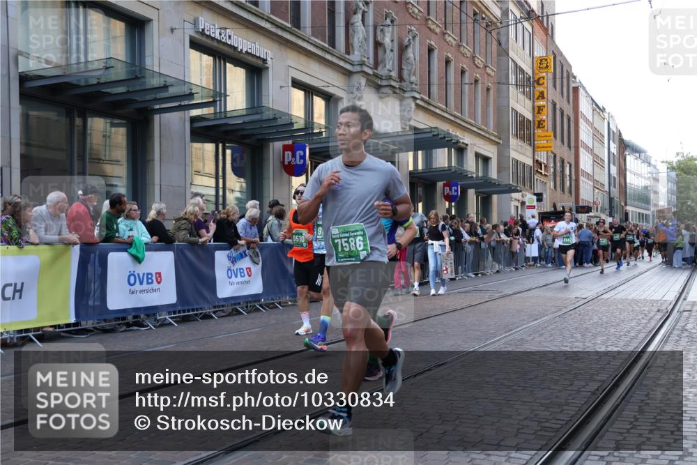 13.09.2026 - 21. swb-Marathon Bremen Strokosch-Dieckow http://msf.ph/oto/10330834 13.09.2026 13:22:21 Ziel 388, 913, 1933, 2402, 2481, 2771, 2806, 3855, 4483, 4697, 6707, 6737, 6792, 6891, 7586, 8547, 8551, 8694, 9090, 9510, 148, 1601, 1645, 2499, 3021, 3652, 4204, 4211, 6621, 7625, 7917, 8447, 8452, 8574, 8924, 9668, 9839 meine-sportfotos.de