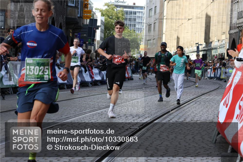 13.09.2026 - 21. swb-Marathon Bremen Strokosch-Dieckow http://msf.ph/oto/10330863 13.09.2026 13:25:21 Ziel 972, 1080, 1166, 1264, 1436, 1448, 2322, 2761, 3015, 3105, 4091, 4113, 4507, 4918, 4973, 6079, 6360, 6544, 6943, 7409, 7854, 8245, 8853, 9073, 9152, 9360, 9493, 13088, 209, 1650, 3186, 3806, 4717, 5703, 5755, 5814, 6380, 7252, 8545, 8695, 8769, 8890, 9468, 9506 meine-sportfotos.de