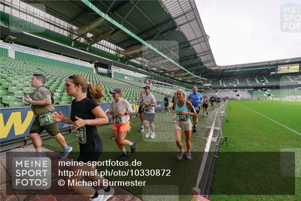 13.09.2026 - 21. swb-Marathon Bremen Michael Burmester http://msf.ph/oto/10330872 13.09.2026 13:36:49 Laufen im Stadion 421, 444, 491, 590, 657, 756, 799, 1015, 1132, 1135, 1279, 1432, 1620, 1726, 1734, 1762, 1887, 1934, 1951, 1974, 1977, 2060, 2078, 2227, 2578, 2639, 2688, 2789, 2842, 2892, 2933, 2939, 3090, 3161, 3169, 3178, 3299, 3303, 3408, 3427, 3463, 3472, 3498, 3499, 3555, 3570, 3573, 3588, 3640, 3731, 3779, 3801, 3839, 3985, 3992, 3993, 4084, 4145, 4200, 4210, 4290, 4416, 4464, 4538, 4801, 4845, 4880, 5000, 5034, 5145, 5182, 5210, 5332, 5461, 5536, 5679, 5818 meine-sportfotos.de
