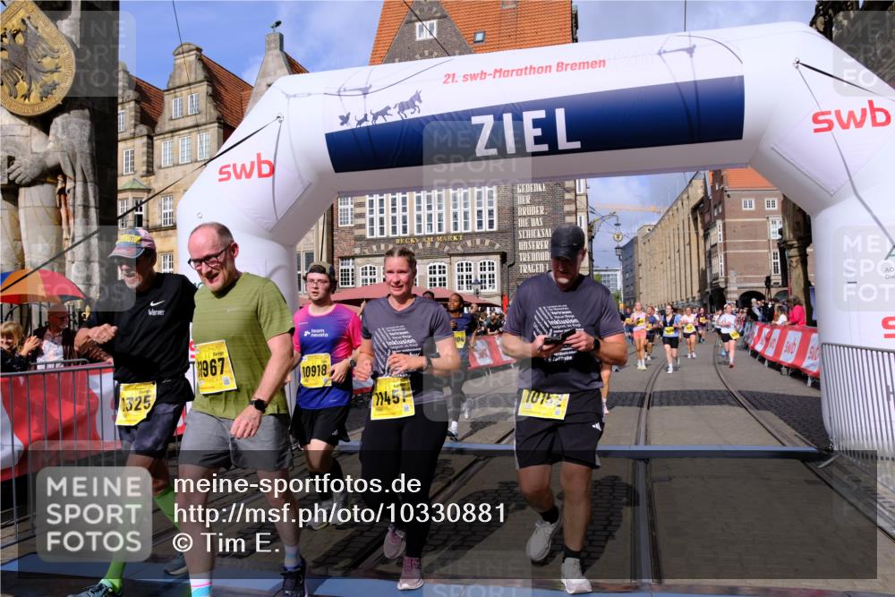 13.09.2026 - 21. swb-Marathon Bremen Tim E. http://msf.ph/oto/10330881 13.09.2026 11:04:10 Ziel 10152, 10357, 10403, 10429, 10607, 10659, 10720, 10796, 10918, 11149, 11319, 11325, 11451, 11470, 11471, 11511, 11618, 11868, 11967, 12140, 12260, 12392, 12433, 12504 meine-sportfotos.de