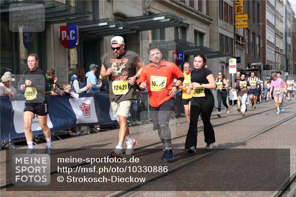 13.09.2026 - 21. swb-Marathon Bremen Strokosch-Dieckow http://msf.ph/oto/10330886 13.09.2026 11:02:55 Ziel 10092, 10150, 10185, 10195, 10237, 10309, 10528, 10531, 10598, 10715, 10724, 10727, 10904, 10959, 11070, 11095, 11493, 11676, 11773, 11830, 11836, 12068, 12184, 12185, 12214, 12421, 12432, 12483, 12611, 10190, 10296, 10633, 10731, 10783, 10945, 10954, 10955, 10985, 11096, 11107, 11261, 11313, 11564, 11662, 11697, 11701, 11719, 11730, 11776, 11785, 12071, 12154, 12247, 12429, 12448, 12451, 12465 meine-sportfotos.de