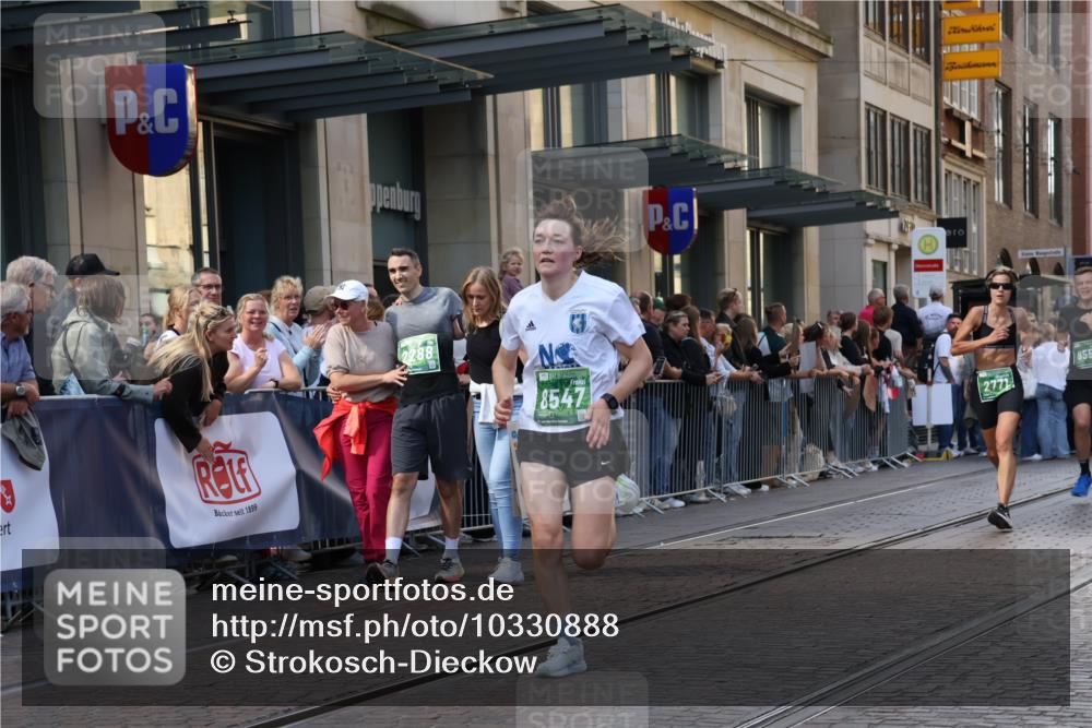 13.09.2026 - 21. swb-Marathon Bremen Strokosch-Dieckow http://msf.ph/oto/10330888 13.09.2026 13:22:24 Ziel 388, 913, 1933, 2040, 2402, 2481, 2771, 2806, 3145, 4483, 4697, 6707, 6737, 6792, 6891, 7586, 8547, 8551, 8694, 9090, 9510, 1601, 1645, 1933, 2499, 3021, 3652, 3855, 4204, 4211, 6621, 7625, 7917, 8447, 8574, 9668, 9839 meine-sportfotos.de