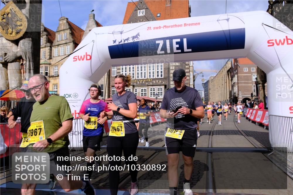 13.09.2026 - 21. swb-Marathon Bremen Tim E. http://msf.ph/oto/10330892 13.09.2026 11:04:10 Ziel 10152, 10357, 10403, 10429, 10607, 10659, 10720, 10796, 10918, 11149, 11319, 11325, 11451, 11470, 11471, 11511, 11618, 11868, 11967, 12140, 12260, 12392, 12433, 12504 meine-sportfotos.de