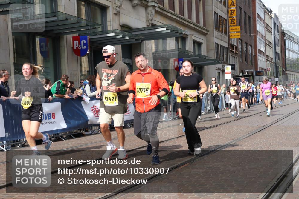 13.09.2026 - 21. swb-Marathon Bremen Strokosch-Dieckow http://msf.ph/oto/10330907 13.09.2026 11:02:55 Ziel 10092, 10150, 10185, 10195, 10237, 10309, 10528, 10531, 10598, 10715, 10724, 10727, 10904, 10959, 11070, 11095, 11493, 11676, 11773, 11830, 11836, 12068, 12184, 12185, 12214, 12421, 12432, 12483, 12611, 10190, 10296, 10633, 10731, 10783, 10945, 10954, 10955, 10985, 11096, 11107, 11261, 11313, 11564, 11662, 11697, 11701, 11719, 11730, 11776, 11785, 12071, 12154, 12247, 12429, 12448, 12451, 12465 meine-sportfotos.de