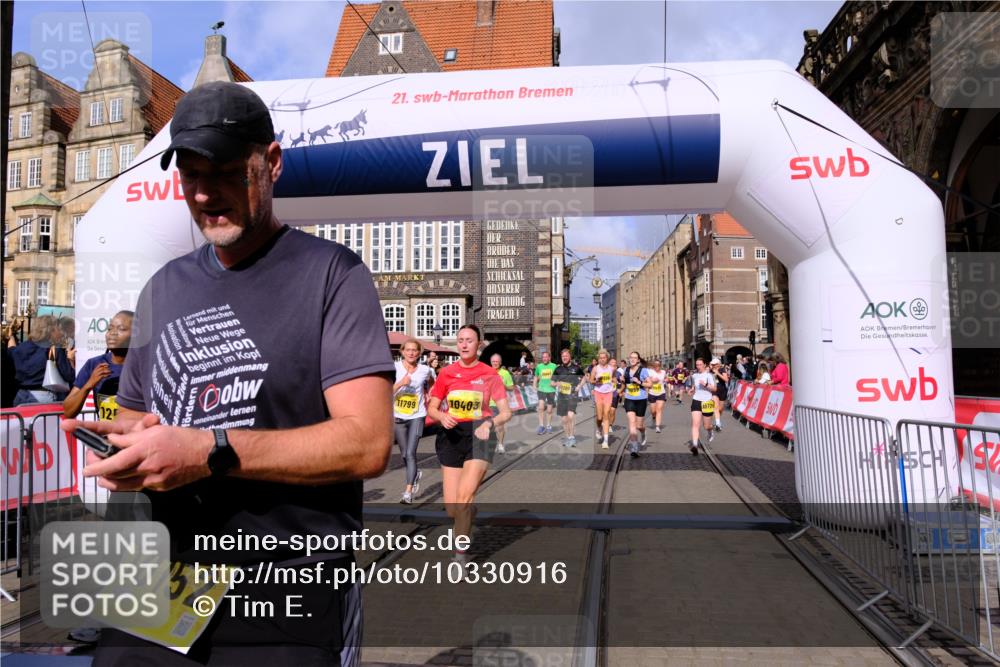 13.09.2026 - 21. swb-Marathon Bremen Tim E. http://msf.ph/oto/10330916 13.09.2026 11:04:11 Ziel 10152, 10357, 10403, 10429, 10607, 10659, 10720, 10726, 10796, 10912, 10918, 11149, 11319, 11325, 11451, 11470, 11471, 11511, 11618, 11868, 11967, 12140, 12260, 12392, 12433, 12504 meine-sportfotos.de