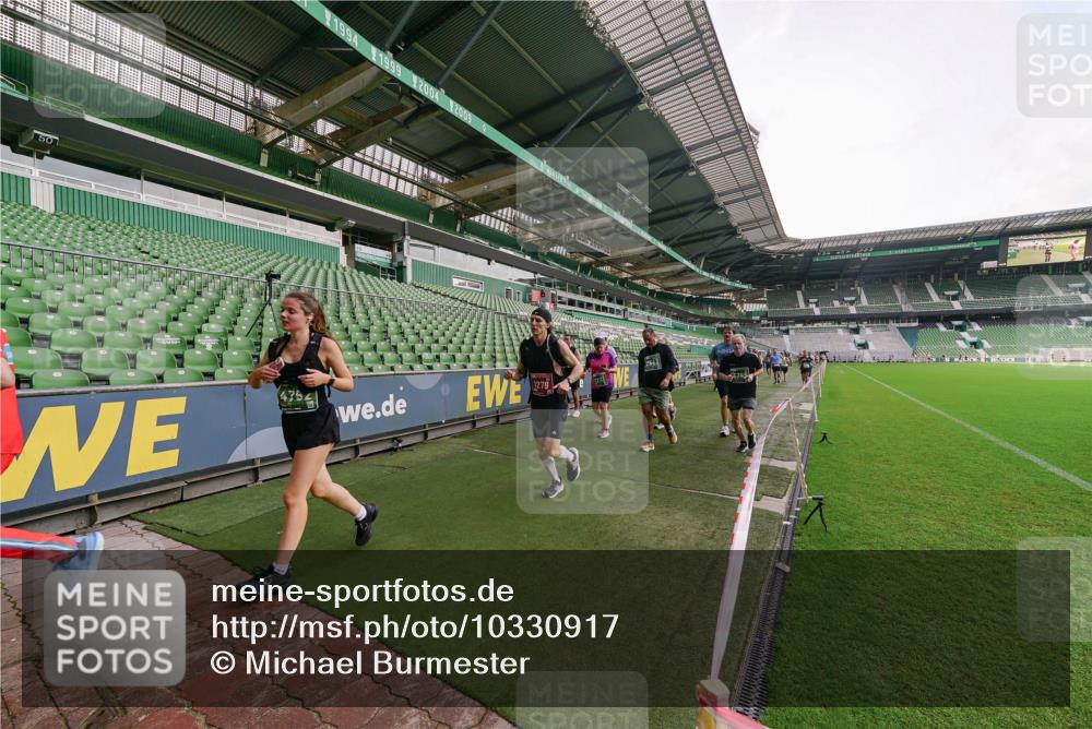 13.09.2026 - 21. swb-Marathon Bremen Michael Burmester http://msf.ph/oto/10330917 13.09.2026 13:36:56 Laufen im Stadion 421, 444, 491, 590, 657, 756, 799, 1015, 1132, 1135, 1279, 1432, 1620, 1726, 1734, 1762, 1887, 1934, 1951, 2060, 2078, 2227, 2578, 2639, 2688, 2789, 2842, 2892, 2933, 2939, 3161, 3169, 3178, 3299, 3303, 3408, 3427, 3463, 3472, 3498, 3499, 3555, 3570, 3573, 3588, 3640, 3731, 3779, 3801, 3839, 3985, 3992, 3993, 4084, 4145, 4200, 4210, 4252, 4290, 4416, 4464, 4538, 4801, 4845, 4880, 5000, 5034, 5145, 5166, 5182, 5210, 5332, 5461, 5536, 5679, 5818 meine-sportfotos.de
