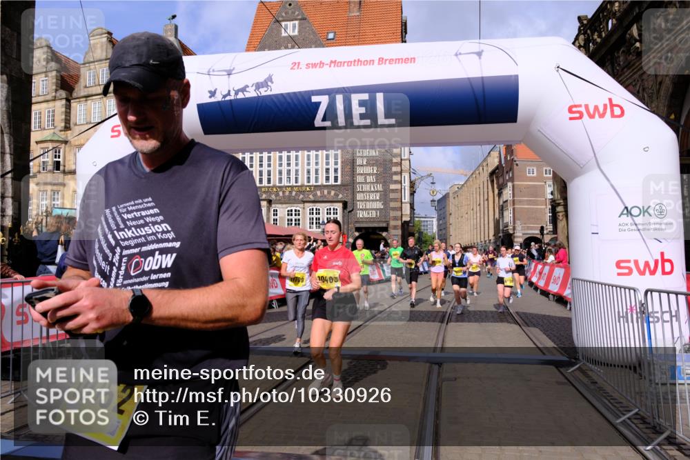 13.09.2026 - 21. swb-Marathon Bremen Tim E. http://msf.ph/oto/10330926 13.09.2026 11:04:11 Ziel 10152, 10357, 10403, 10429, 10607, 10659, 10720, 10726, 10796, 10912, 10918, 11149, 11319, 11325, 11451, 11470, 11471, 11511, 11618, 11868, 11967, 12140, 12260, 12392, 12433, 12504 meine-sportfotos.de