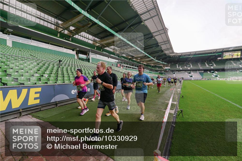 13.09.2026 - 21. swb-Marathon Bremen Michael Burmester http://msf.ph/oto/10330929 13.09.2026 13:36:58 Laufen im Stadion 360, 421, 444, 491, 590, 657, 756, 799, 1015, 1132, 1135, 1279, 1432, 1620, 1726, 1734, 1762, 1887, 1934, 1951, 2060, 2078, 2227, 2578, 2639, 2688, 2789, 2842, 2892, 2933, 2939, 3161, 3169, 3178, 3299, 3303, 3408, 3427, 3463, 3472, 3498, 3499, 3555, 3570, 3573, 3588, 3640, 3731, 3779, 3801, 3839, 3985, 3992, 3993, 4084, 4145, 4200, 4210, 4252, 4290, 4416, 4464, 4538, 4801, 4845, 4880, 4939, 5000, 5034, 5145, 5166, 5182, 5210, 5332, 5461, 5536, 5679, 5818 meine-sportfotos.de