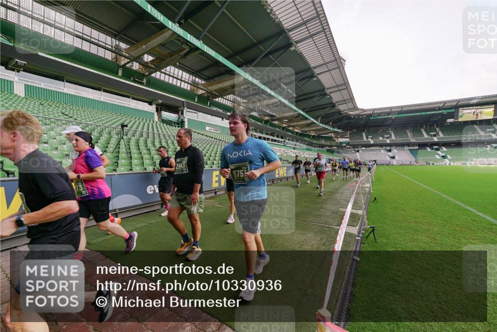 13.09.2026 - 21. swb-Marathon Bremen Michael Burmester http://msf.ph/oto/10330936 13.09.2026 13:36:59 Laufen im Stadion 360, 421, 444, 491, 590, 657, 756, 799, 1015, 1132, 1135, 1279, 1432, 1620, 1726, 1734, 1762, 1887, 1934, 1951, 2060, 2078, 2227, 2578, 2639, 2688, 2789, 2842, 2892, 2933, 2939, 3161, 3169, 3178, 3299, 3303, 3408, 3427, 3463, 3472, 3498, 3499, 3555, 3570, 3573, 3588, 3640, 3731, 3779, 3801, 3839, 3985, 3992, 3993, 4084, 4145, 4210, 4252, 4416, 4464, 4538, 4801, 4845, 4939, 5000, 5034, 5145, 5166, 5182, 5210, 5332, 5461, 5536, 5679 meine-sportfotos.de