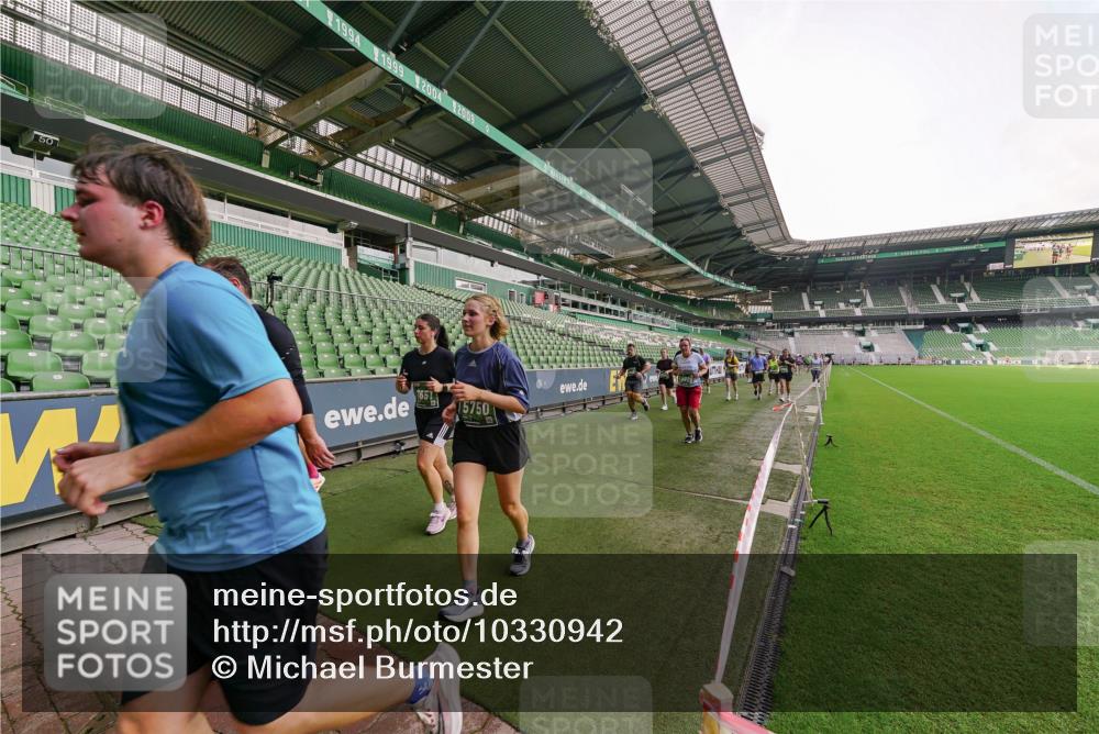 13.09.2026 - 21. swb-Marathon Bremen Michael Burmester http://msf.ph/oto/10330942 13.09.2026 13:36:59 Laufen im Stadion 360, 421, 444, 491, 590, 657, 756, 799, 1015, 1132, 1135, 1279, 1432, 1620, 1726, 1734, 1762, 1887, 1934, 1951, 2060, 2078, 2227, 2578, 2639, 2688, 2789, 2842, 2892, 2933, 2939, 3161, 3169, 3178, 3299, 3303, 3408, 3427, 3463, 3472, 3498, 3499, 3555, 3570, 3573, 3588, 3640, 3731, 3779, 3801, 3839, 3985, 3992, 3993, 4084, 4145, 4210, 4252, 4416, 4464, 4538, 4801, 4845, 4939, 5000, 5034, 5145, 5166, 5182, 5210, 5332, 5461, 5536, 5679 meine-sportfotos.de
