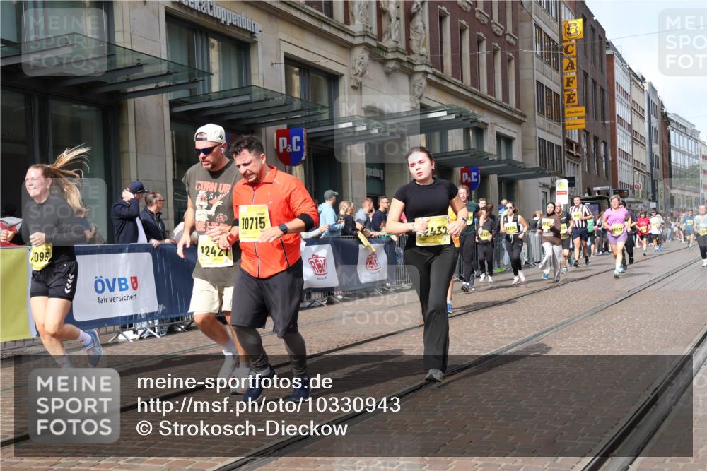 13.09.2026 - 21. swb-Marathon Bremen Strokosch-Dieckow http://msf.ph/oto/10330943 13.09.2026 11:02:56 Ziel 10092, 10150, 10185, 10187, 10195, 10237, 10309, 10528, 10531, 10598, 10715, 10724, 10727, 10904, 10959, 11070, 11095, 11493, 11598, 11676, 11773, 11830, 11836, 12068, 12184, 12185, 12214, 12421, 12432, 12483, 12611, 10190, 10296, 10633, 10731, 10783, 10945, 10954, 10955, 10985, 11096, 11107, 11261, 11313, 11564, 11662, 11697, 11701, 11719, 11730, 11776, 11785, 12071, 12154, 12247, 12429, 12448, 12451, 12465 meine-sportfotos.de