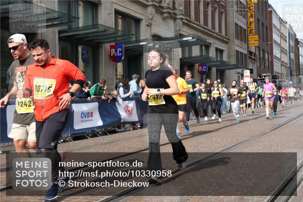 13.09.2026 - 21. swb-Marathon Bremen Strokosch-Dieckow http://msf.ph/oto/10330958 13.09.2026 11:02:56 Ziel 10092, 10150, 10185, 10187, 10195, 10237, 10309, 10528, 10531, 10598, 10715, 10724, 10727, 10904, 10959, 11070, 11095, 11493, 11598, 11676, 11773, 11830, 11836, 12068, 12184, 12185, 12214, 12421, 12432, 12483, 12611, 10190, 10296, 10633, 10731, 10783, 10945, 10954, 10955, 10985, 11096, 11107, 11261, 11313, 11564, 11662, 11697, 11701, 11719, 11730, 11776, 11785, 12071, 12154, 12247, 12429, 12448, 12451, 12465 meine-sportfotos.de