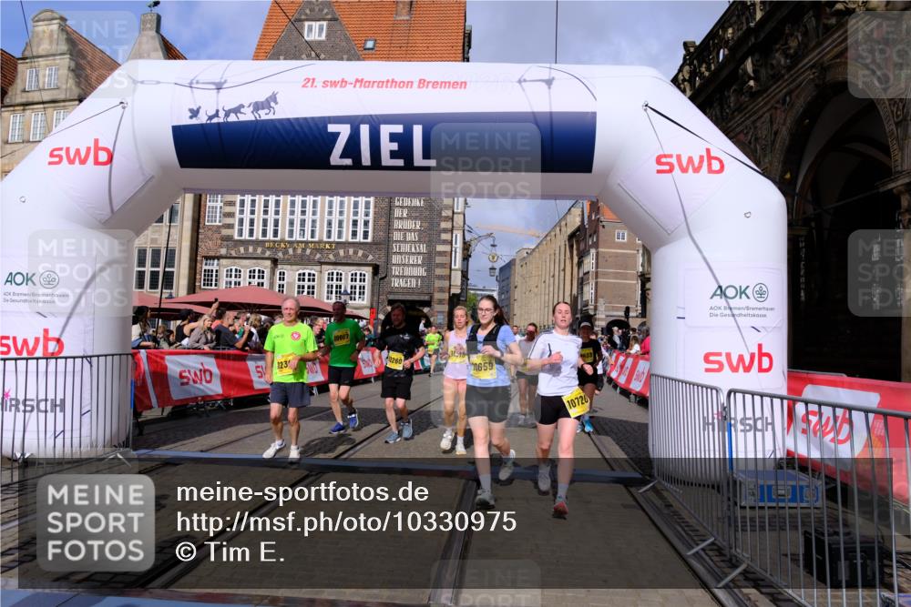 13.09.2026 - 21. swb-Marathon Bremen Tim E. http://msf.ph/oto/10330975 13.09.2026 11:04:13 Ziel 10152, 10357, 10403, 10429, 10607, 10659, 10720, 10726, 10796, 10912, 10913, 10918, 11149, 11319, 11325, 11451, 11470, 11471, 11511, 11618, 11868, 11967, 12140, 12260, 12392, 12433, 12504 meine-sportfotos.de