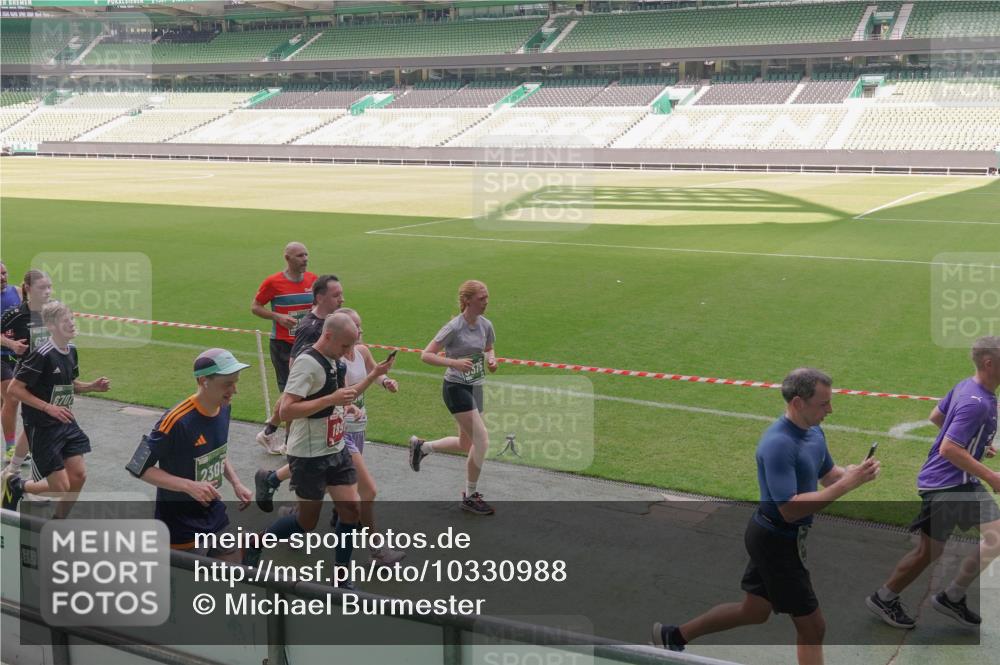 13.09.2026 - 21. swb-Marathon Bremen Michael Burmester http://msf.ph/oto/10330988 13.09.2026 13:02:39 Laufen im Stadion 150, 282, 531, 722, 762, 930, 936, 940, 946, 1006, 1014, 1067, 1163, 1250, 1436, 1448, 1460, 1582, 1611, 1896, 2033, 2047, 2062, 2276, 2292, 2345, 2364, 2378, 2421, 2491, 2513, 2625, 2638, 2666, 2668, 2779, 2900, 2934, 2987, 3013, 3044, 3114, 3135, 3163, 3164, 3187, 3248, 3258, 3294, 3334, 3360, 3372, 3374, 3392, 3460, 3496, 3510, 3526, 3527, 3576, 3585, 3597, 3603, 3667, 3721, 3806, 3846, 3852, 3859, 3893, 3938, 3970, 3983, 4000, 4077, 4133, 4506, 4558 meine-sportfotos.de