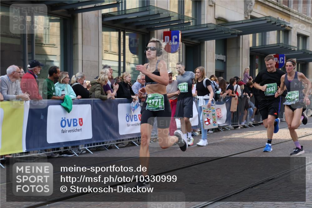 13.09.2026 - 21. swb-Marathon Bremen Strokosch-Dieckow http://msf.ph/oto/10330999 13.09.2026 13:22:27 Ziel 388, 913, 1963, 2040, 2402, 2481, 2771, 2806, 3145, 3560, 4483, 6707, 6737, 6792, 6891, 7586, 8547, 8551, 8646, 8694, 9090, 9510, 1601, 1645, 1933, 2499, 3021, 3855, 4204, 4211, 4697, 6621, 7625, 7917, 8447, 8574, 9668, 9839 meine-sportfotos.de