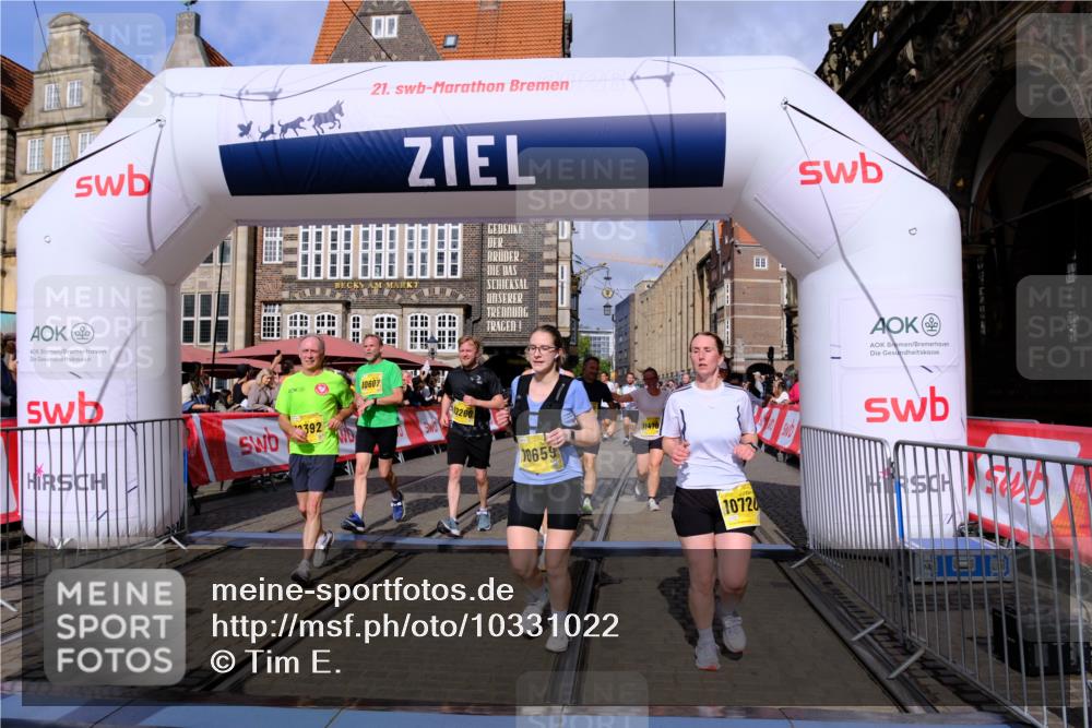 13.09.2026 - 21. swb-Marathon Bremen Tim E. http://msf.ph/oto/10331022 13.09.2026 11:04:14 Ziel 10152, 10357, 10403, 10429, 10607, 10659, 10720, 10726, 10796, 10912, 10913, 10918, 11149, 11318, 11319, 11325, 11451, 11470, 11471, 11511, 11618, 11868, 11909, 11967, 12140, 12260, 12392, 12433, 12504 meine-sportfotos.de
