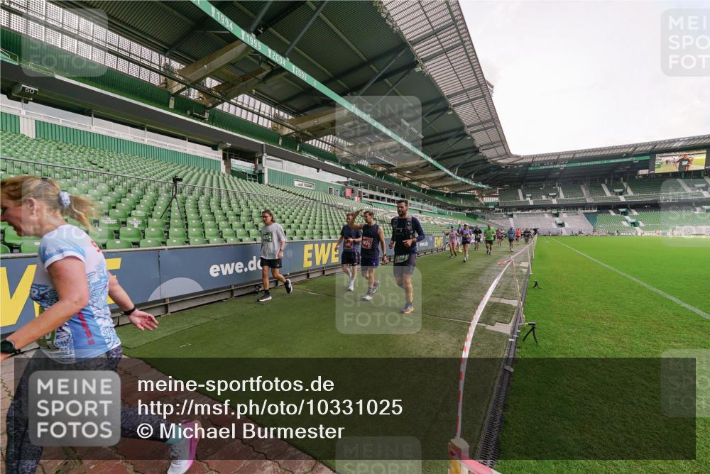 13.09.2026 - 21. swb-Marathon Bremen Michael Burmester http://msf.ph/oto/10331025 13.09.2026 13:37:14 Laufen im Stadion 144, 360, 410, 421, 444, 491, 590, 756, 799, 848, 971, 1015, 1132, 1135, 1279, 1432, 1620, 1734, 1762, 1887, 1934, 1951, 2060, 2078, 2227, 2639, 2688, 2772, 2842, 2892, 2933, 2939, 3161, 3169, 3178, 3299, 3303, 3408, 3427, 3463, 3498, 3499, 3570, 3573, 3588, 3640, 3646, 3731, 3779, 3839, 3919, 3985, 3992, 3993, 4084, 4145, 4210, 4252, 4416, 4464, 4538, 4801, 4845, 4939, 5034, 5145, 5166, 5182, 5210, 5332, 5461, 5536, 5679 meine-sportfotos.de