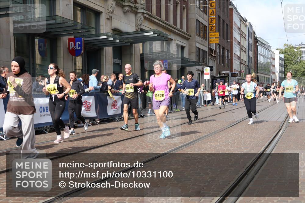 13.09.2026 - 21. swb-Marathon Bremen Strokosch-Dieckow http://msf.ph/oto/10331100 13.09.2026 11:02:59 Ziel 10092, 10150, 10187, 10195, 10237, 10309, 10528, 10531, 10598, 10715, 10724, 10727, 10904, 10959, 11070, 11493, 11598, 11676, 11773, 11830, 11836, 12068, 12184, 12185, 12214, 12421, 12432, 12483, 12611, 10185, 10190, 10296, 10633, 10715, 10731, 10783, 10945, 10954, 10955, 10985, 11095, 11096, 11107, 11313, 11564, 11697, 11701, 11719, 11730, 11776, 11785, 12071, 12154, 12247, 12421, 12432, 12448, 12451, 12465 meine-sportfotos.de
