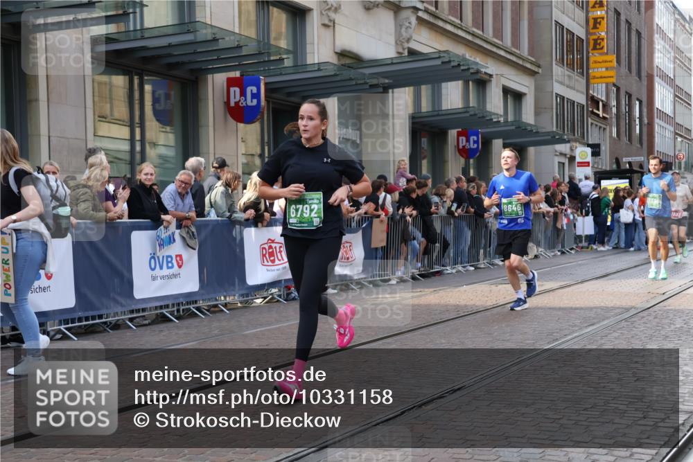 13.09.2026 - 21. swb-Marathon Bremen Strokosch-Dieckow http://msf.ph/oto/10331158 13.09.2026 13:22:32 Ziel 388, 913, 1963, 2040, 2402, 2771, 2806, 3098, 3145, 3560, 4483, 6707, 6737, 6792, 7909, 8377, 8551, 8646, 8671, 8672, 8819, 8820, 9090, 9510, 1601, 1933, 2481, 2499, 3855, 4204, 4211, 4483, 4697, 6621, 6891, 7586, 7625, 8447, 8547, 8574, 8694, 9668 meine-sportfotos.de