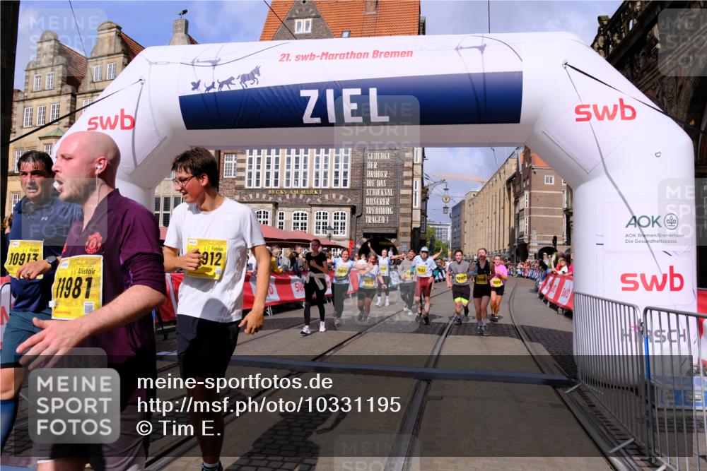 13.09.2026 - 21. swb-Marathon Bremen Tim E. http://msf.ph/oto/10331195 13.09.2026 11:04:21 Ziel 10152, 10390, 10403, 10516, 10607, 10659, 10671, 10672, 10720, 10726, 10912, 10913, 10918, 11149, 11221, 11318, 11319, 11470, 11471, 11511, 11539, 11618, 11726, 11909, 11967, 12001, 12103, 12113, 12140, 12260, 12276, 12392, 12433, 12504 meine-sportfotos.de