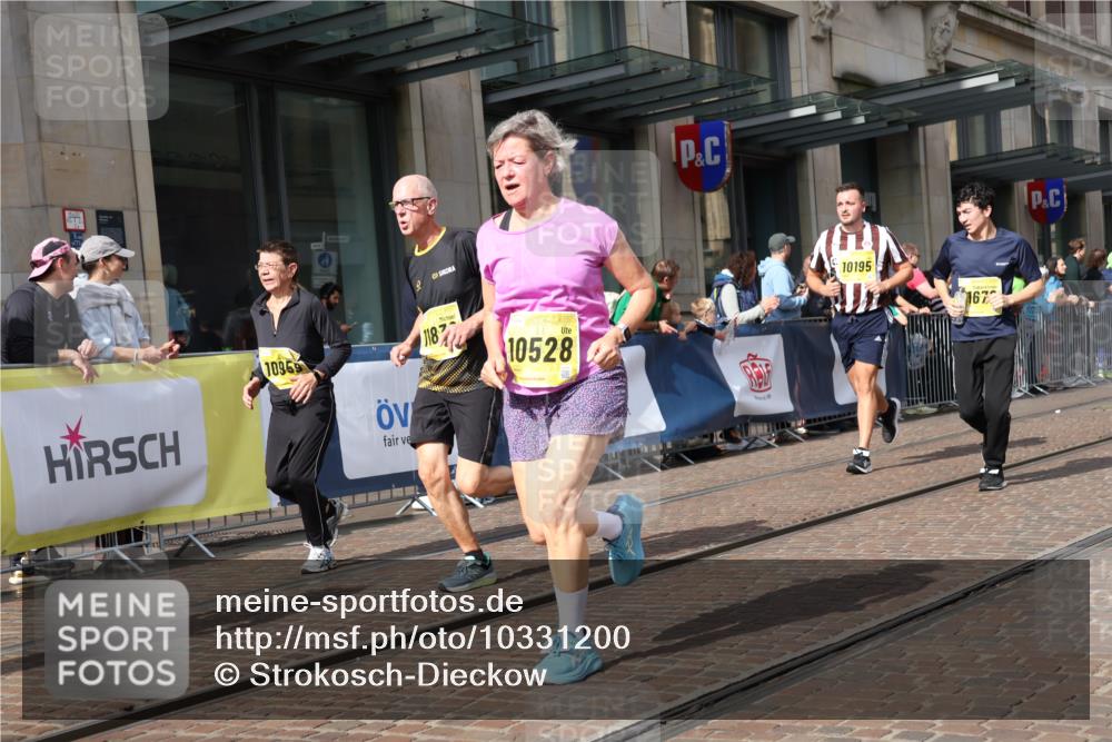 13.09.2026 - 21. swb-Marathon Bremen Strokosch-Dieckow http://msf.ph/oto/10331200 13.09.2026 11:03:01 Ziel 10092, 10150, 10187, 10195, 10237, 10309, 10528, 10531, 10598, 10724, 10727, 10904, 10959, 11070, 11493, 11598, 11676, 11773, 11830, 11836, 12068, 12184, 12185, 12214, 12611, 10185, 10190, 10296, 10633, 10715, 10731, 10783, 10945, 10954, 10955, 10985, 11095, 11096, 11107, 11313, 11564, 11697, 11701, 11719, 11730, 11776, 11785, 12071, 12247, 12421, 12432, 12448, 12451, 12465, 12483 meine-sportfotos.de