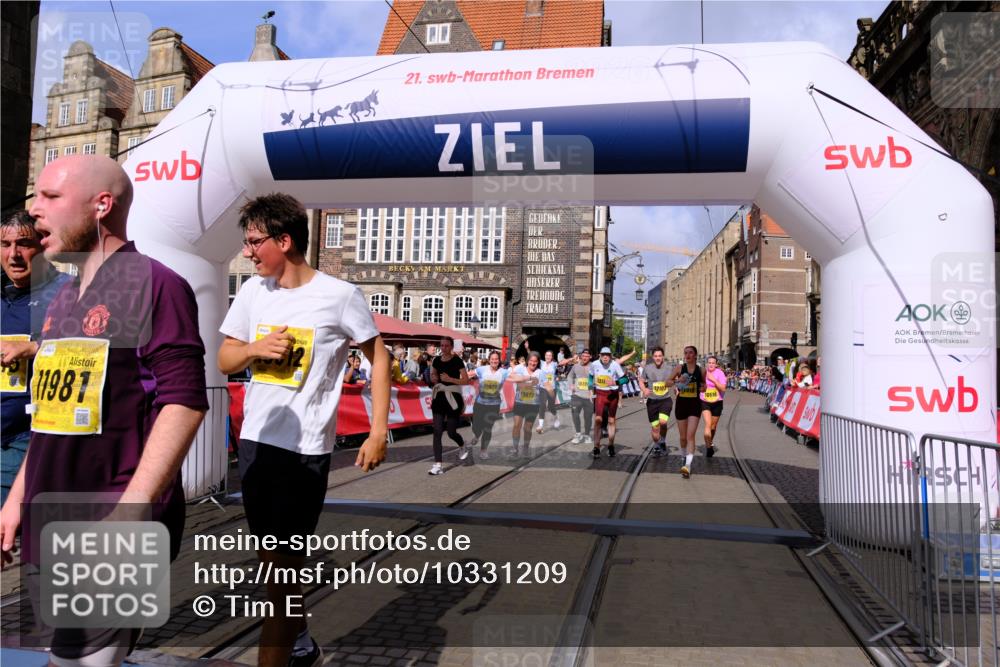 13.09.2026 - 21. swb-Marathon Bremen Tim E. http://msf.ph/oto/10331209 13.09.2026 11:04:21 Ziel 10152, 10390, 10403, 10516, 10607, 10659, 10671, 10672, 10720, 10726, 10912, 10913, 10918, 11149, 11221, 11318, 11319, 11470, 11471, 11511, 11539, 11618, 11726, 11909, 11967, 12001, 12103, 12113, 12140, 12260, 12276, 12392, 12433, 12504 meine-sportfotos.de
