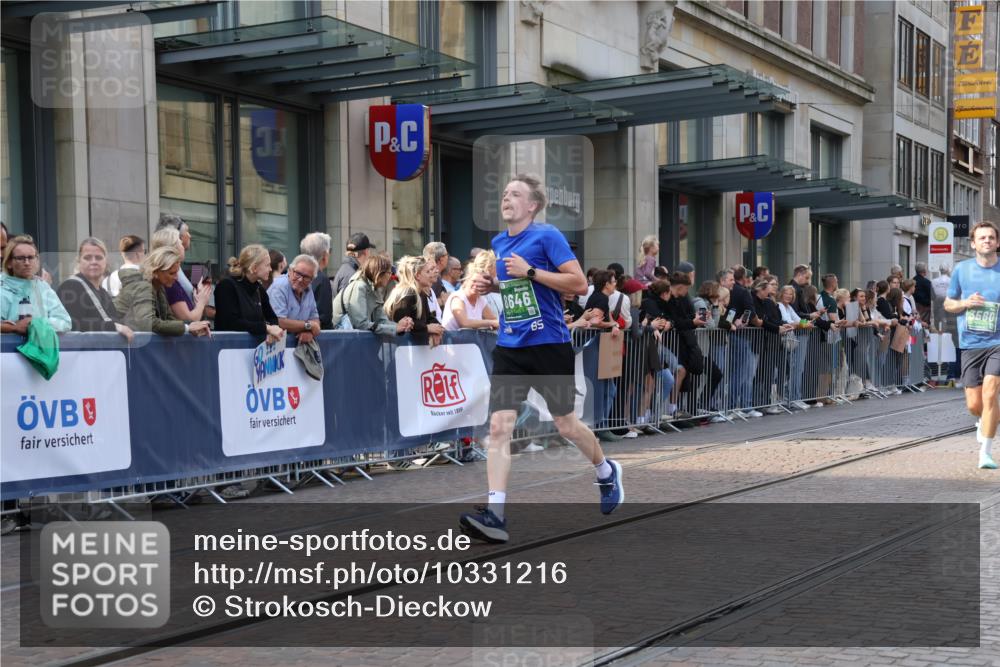 13.09.2026 - 21. swb-Marathon Bremen Strokosch-Dieckow http://msf.ph/oto/10331216 13.09.2026 13:22:34 Ziel 388, 913, 1935, 1963, 2040, 2402, 2771, 2806, 2914, 3098, 3145, 3233, 3560, 6707, 6737, 6792, 7909, 8377, 8551, 8646, 8671, 8672, 8819, 8820, 9090, 9510, 9921, 1933, 2481, 2499, 3855, 4204, 4211, 4483, 4697, 6621, 6891, 7586, 8447, 8547, 8574, 8694, 9668 meine-sportfotos.de
