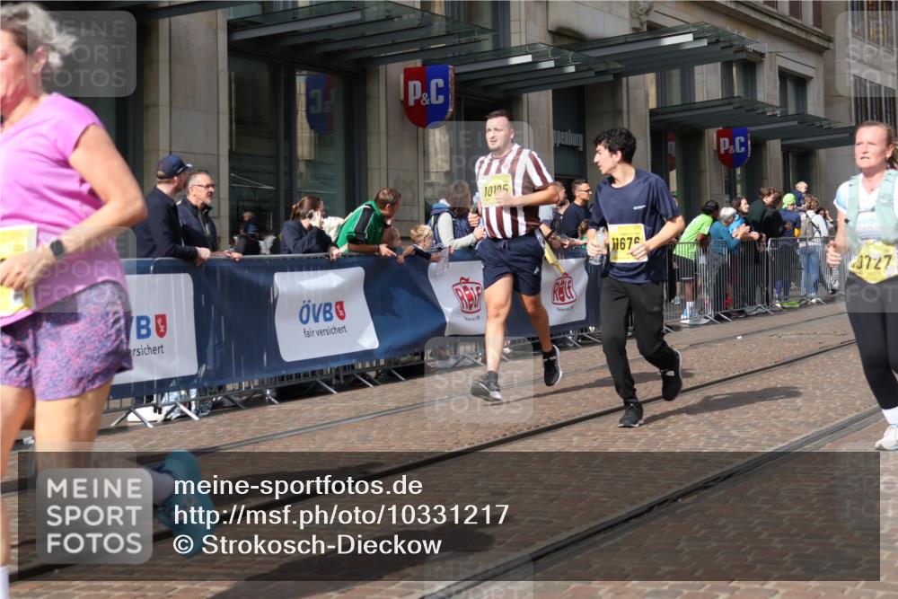13.09.2026 - 21. swb-Marathon Bremen Strokosch-Dieckow http://msf.ph/oto/10331217 13.09.2026 11:03:01 Ziel 10092, 10150, 10187, 10195, 10237, 10309, 10528, 10531, 10598, 10724, 10727, 10904, 10959, 11070, 11493, 11598, 11676, 11773, 11830, 11836, 12068, 12184, 12185, 12214, 12611, 10185, 10190, 10296, 10633, 10715, 10731, 10783, 10945, 10954, 10955, 10985, 11095, 11096, 11107, 11313, 11564, 11697, 11701, 11719, 11730, 11776, 11785, 12071, 12247, 12421, 12432, 12448, 12451, 12465, 12483 meine-sportfotos.de