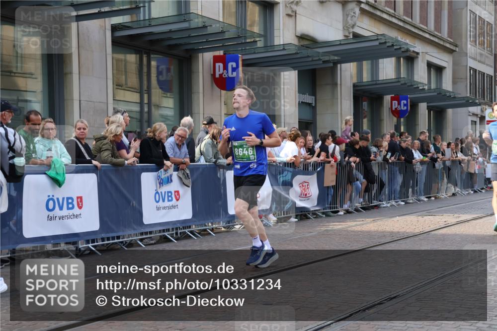 13.09.2026 - 21. swb-Marathon Bremen Strokosch-Dieckow http://msf.ph/oto/10331234 13.09.2026 13:22:34 Ziel 388, 913, 1935, 1963, 2040, 2402, 2771, 2806, 2914, 3098, 3145, 3233, 3560, 6707, 6737, 6792, 7909, 8377, 8551, 8646, 8671, 8672, 8819, 8820, 9090, 9510, 9921, 1933, 2481, 2499, 3855, 4204, 4211, 4483, 4697, 6621, 6891, 7586, 8447, 8547, 8574, 8694, 9668 meine-sportfotos.de
