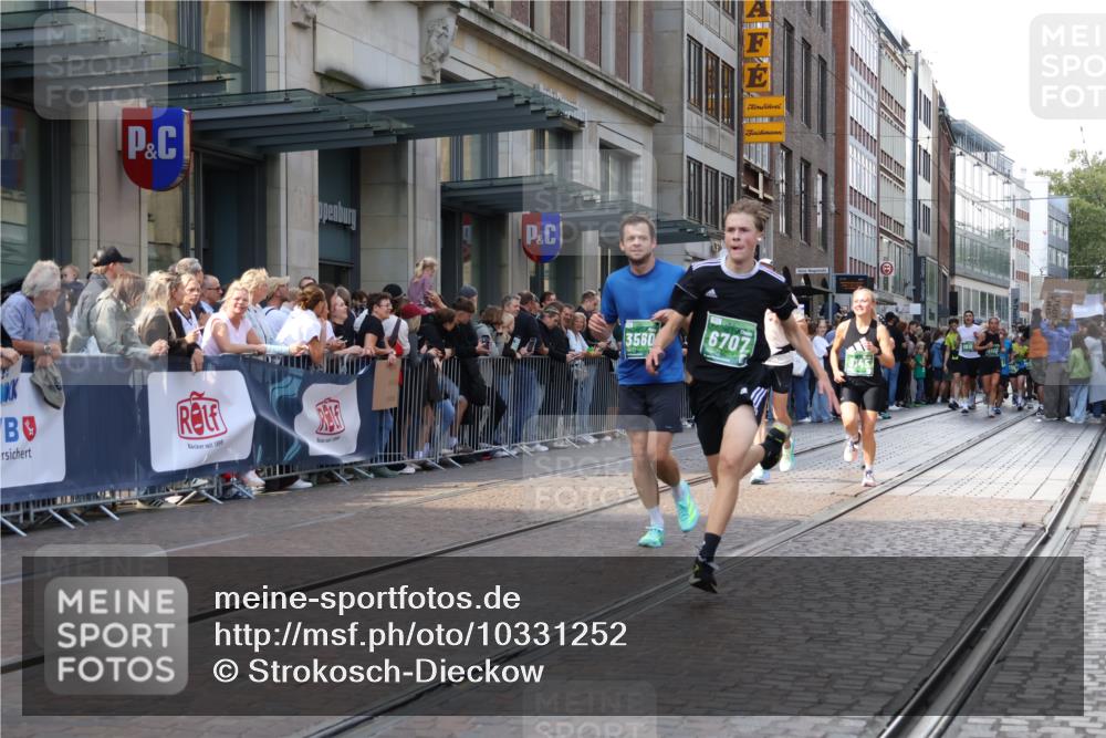 13.09.2026 - 21. swb-Marathon Bremen Strokosch-Dieckow http://msf.ph/oto/10331252 13.09.2026 13:22:35 Ziel 388, 913, 1809, 1935, 1963, 2040, 2367, 2402, 2771, 2806, 2914, 3098, 3145, 3233, 3560, 6707, 6737, 6792, 7909, 8377, 8551, 8646, 8671, 8672, 8819, 8820, 9090, 9510, 9921, 388, 1933, 2402, 2481, 2499, 3855, 4204, 4211, 4483, 4697, 6621, 6891, 7586, 8447, 8547, 8574, 8694, 9668 meine-sportfotos.de