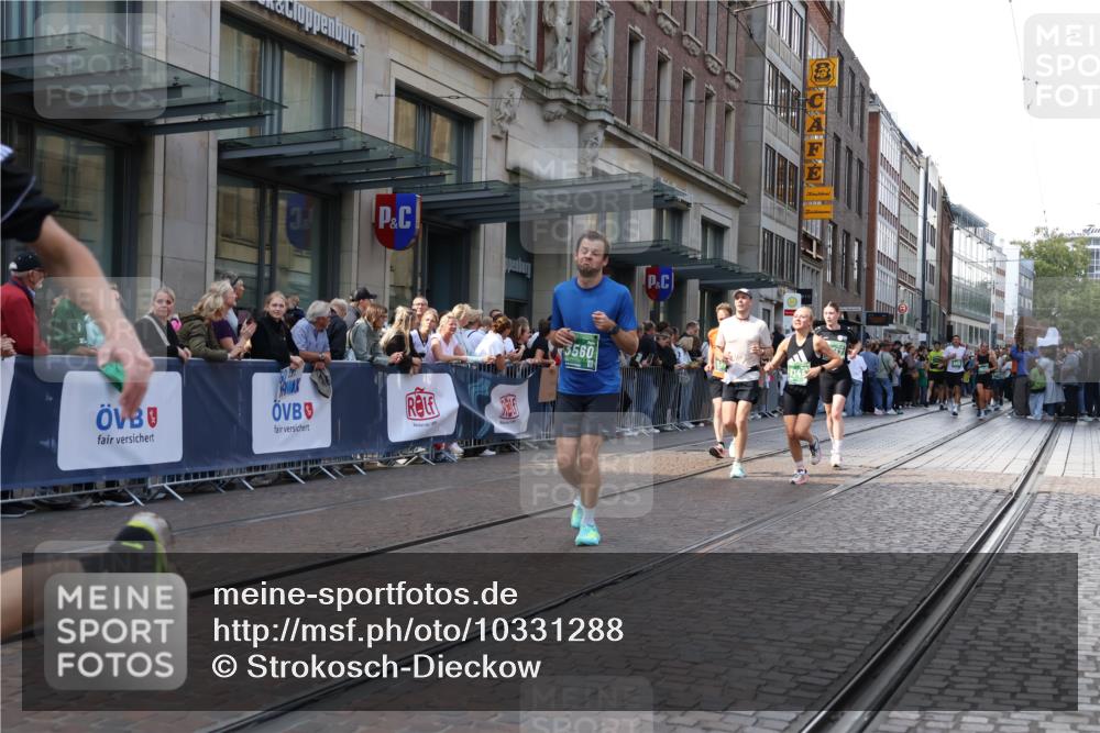 13.09.2026 - 21. swb-Marathon Bremen Strokosch-Dieckow http://msf.ph/oto/10331288 13.09.2026 13:22:36 Ziel 913, 1809, 1935, 1963, 2040, 2367, 2771, 2806, 2914, 3098, 3145, 3233, 3560, 5114, 6707, 6737, 6792, 7909, 8377, 8551, 8646, 8671, 8672, 8819, 8820, 9090, 9510, 9921, 388, 1933, 2402, 2481, 2499, 2771, 3855, 4204, 4211, 4483, 4697, 6891, 7586, 8447, 8547, 8574, 8694, 9090, 9668 meine-sportfotos.de