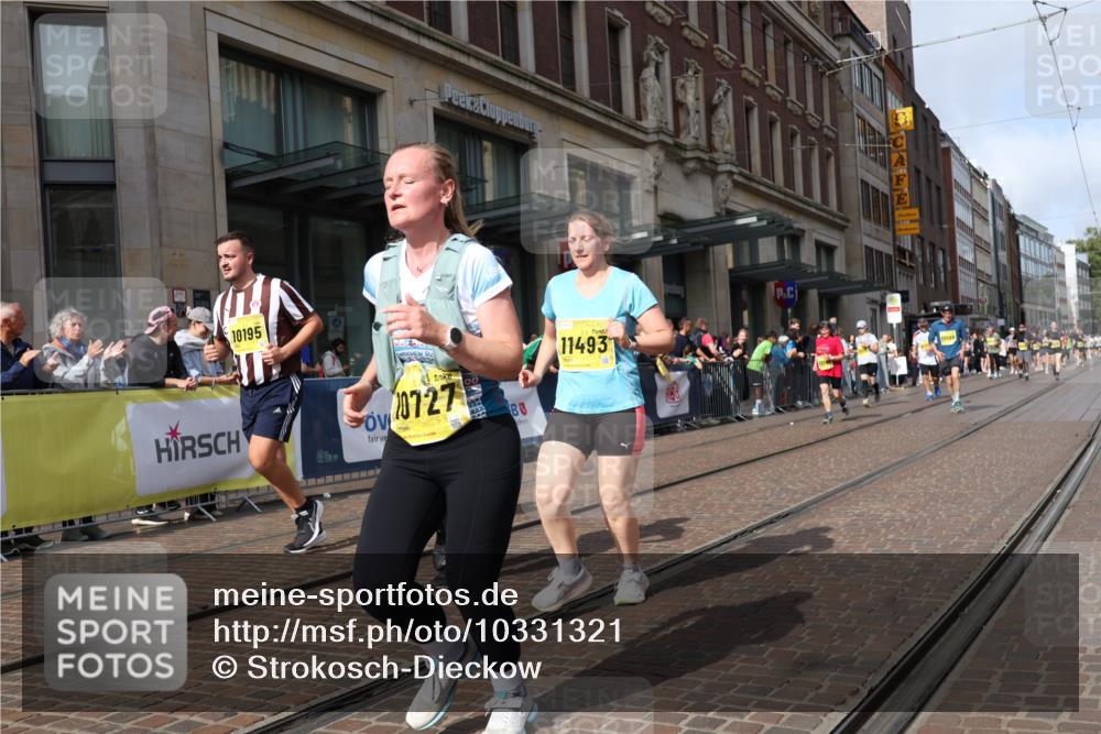 13.09.2026 - 21. swb-Marathon Bremen Strokosch-Dieckow http://msf.ph/oto/10331321 13.09.2026 11:03:03 Ziel 10092, 10150, 10187, 10195, 10237, 10309, 10420, 10528, 10531, 10598, 10724, 10727, 10904, 10959, 11070, 11211, 11411, 11493, 11598, 11655, 11676, 11746, 11773, 11830, 11836, 12068, 12184, 12185, 12214, 12611, 10185, 10190, 10296, 10528, 10598, 10633, 10715, 10731, 10783, 10945, 10954, 10955, 10985, 11095, 11096, 11107, 11313, 11564, 11697, 11701, 11719, 11730, 11776, 11785, 11836, 12071, 12214, 12247, 12421, 12432, 12448, 12465, 12483 meine-sportfotos.de