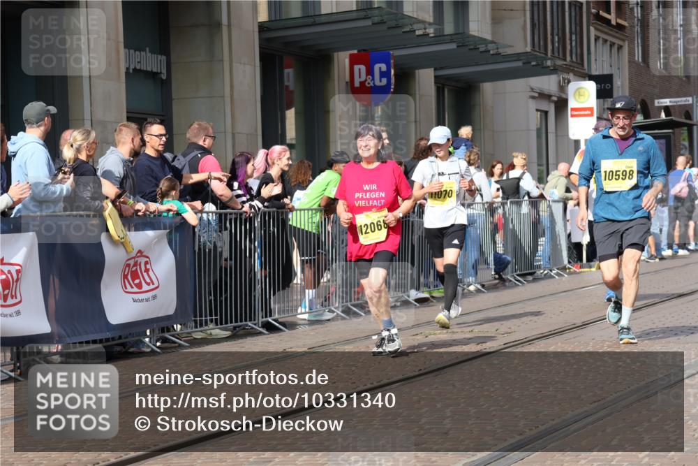 13.09.2026 - 21. swb-Marathon Bremen Strokosch-Dieckow http://msf.ph/oto/10331340 13.09.2026 11:03:04 Ziel 10092, 10150, 10187, 10195, 10237, 10309, 10420, 10531, 10724, 10727, 10902, 10904, 10959, 11070, 11211, 11411, 11493, 11598, 11655, 11676, 11746, 11773, 11830, 12068, 12184, 12185, 12611, 10185, 10190, 10296, 10528, 10598, 10633, 10715, 10727, 10731, 10783, 10945, 10954, 10955, 10985, 11070, 11095, 11096, 11107, 11313, 11564, 11676, 11697, 11701, 11719, 11730, 11776, 11785, 11836, 12071, 12214, 12247, 12421, 12432, 12448, 12465, 12483 meine-sportfotos.de