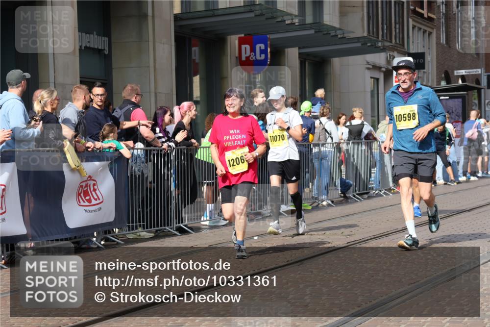 13.09.2026 - 21. swb-Marathon Bremen Strokosch-Dieckow http://msf.ph/oto/10331361 13.09.2026 11:03:04 Ziel 10092, 10150, 10187, 10195, 10237, 10309, 10420, 10531, 10724, 10727, 10902, 10904, 10959, 11070, 11211, 11411, 11493, 11598, 11655, 11676, 11746, 11773, 11830, 12068, 12184, 12185, 12611, 10185, 10190, 10296, 10528, 10598, 10633, 10715, 10727, 10731, 10783, 10945, 10954, 10955, 10985, 11070, 11095, 11096, 11107, 11313, 11564, 11676, 11697, 11701, 11719, 11730, 11776, 11785, 11836, 12071, 12214, 12247, 12421, 12432, 12448, 12465, 12483 meine-sportfotos.de