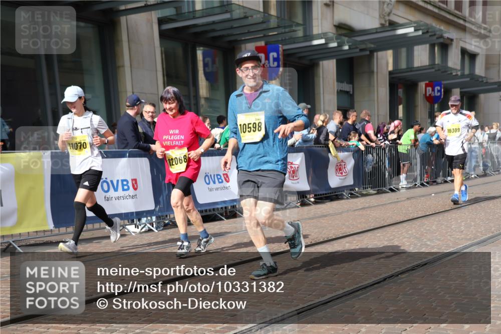 13.09.2026 - 21. swb-Marathon Bremen Strokosch-Dieckow http://msf.ph/oto/10331382 13.09.2026 11:03:07 Ziel 10092, 10150, 10187, 10237, 10309, 10420, 10724, 10902, 10904, 11211, 11411, 11598, 11655, 11746, 11773, 11830, 12068, 12184, 12185, 12611, 10185, 10195, 10296, 10528, 10531, 10598, 10633, 10715, 10727, 10731, 10783, 10954, 10955, 10959, 11070, 11095, 11107, 11313, 11493, 11564, 11676, 11697, 11719, 11730, 11785, 11836, 12071, 12214, 12247, 12421, 12432, 12448, 12465, 12483 meine-sportfotos.de