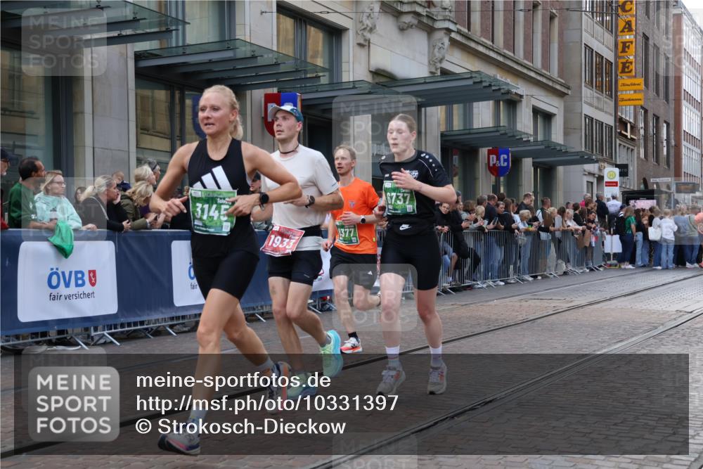 13.09.2026 - 21. swb-Marathon Bremen Strokosch-Dieckow http://msf.ph/oto/10331397 13.09.2026 13:22:38 Ziel 913, 1809, 1935, 1963, 2040, 2367, 2806, 2914, 3098, 3145, 3233, 3560, 5114, 6707, 6737, 6792, 7909, 8377, 8551, 8646, 8671, 8672, 8819, 8820, 9921, 388, 1933, 2402, 2481, 2771, 3855, 4204, 4211, 4483, 4697, 6891, 7586, 8447, 8547, 8574, 8694, 9090, 9510, 9668 meine-sportfotos.de