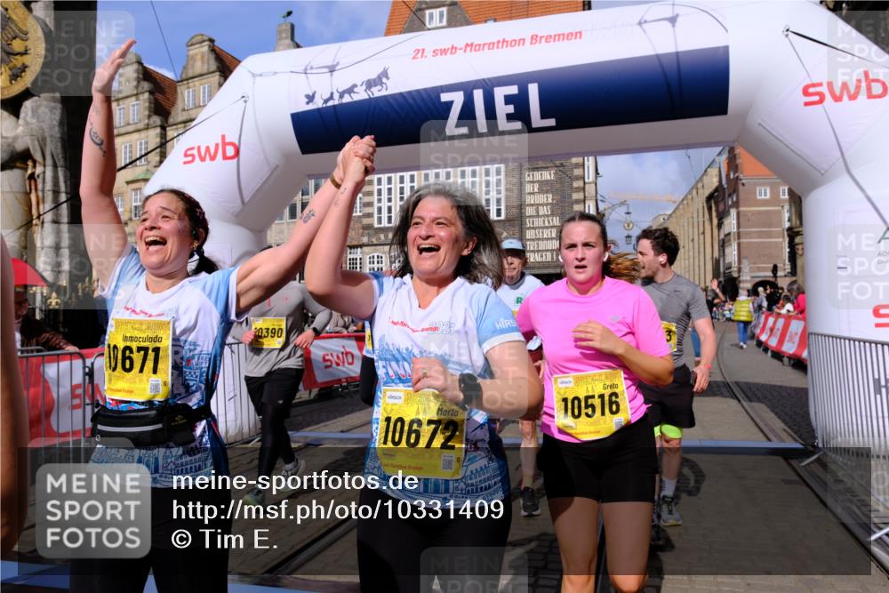 13.09.2026 - 21. swb-Marathon Bremen Tim E. http://msf.ph/oto/10331409 13.09.2026 11:04:25 Ziel 10182, 10291, 10390, 10516, 10607, 10659, 10671, 10672, 10720, 10726, 10912, 10913, 11221, 11318, 11319, 11336, 11470, 11471, 11539, 11618, 11726, 11909, 12001, 12103, 12113, 12140, 12260, 12276, 12392, 12433 meine-sportfotos.de