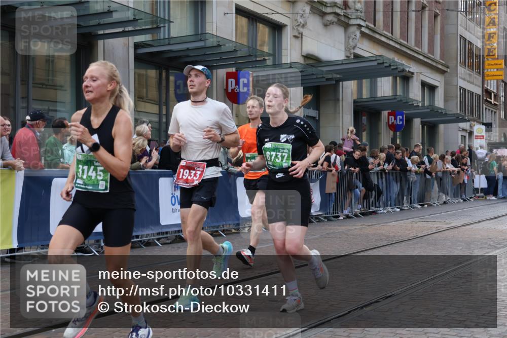 13.09.2026 - 21. swb-Marathon Bremen Strokosch-Dieckow http://msf.ph/oto/10331411 13.09.2026 13:22:38 Ziel 913, 1809, 1935, 1963, 2040, 2367, 2806, 2914, 3098, 3145, 3233, 3560, 5114, 6707, 6737, 6792, 7909, 8377, 8551, 8646, 8671, 8672, 8819, 8820, 9921, 388, 1933, 2402, 2481, 2771, 3855, 4204, 4211, 4483, 4697, 6891, 7586, 8447, 8547, 8574, 8694, 9090, 9510, 9668 meine-sportfotos.de