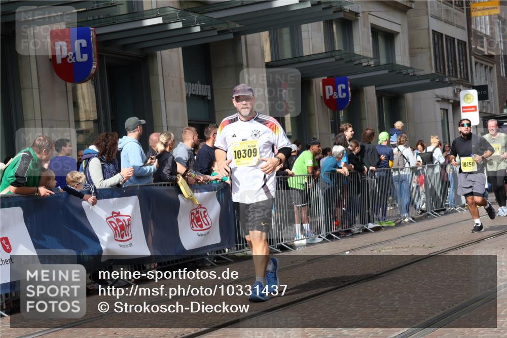 13.09.2026 - 21. swb-Marathon Bremen Strokosch-Dieckow http://msf.ph/oto/10331437 13.09.2026 11:03:08 Ziel 10092, 10150, 10187, 10237, 10309, 10420, 10724, 10902, 10904, 11211, 11411, 11598, 11655, 11746, 11773, 11830, 12068, 12184, 12185, 12611, 10185, 10195, 10296, 10528, 10531, 10598, 10633, 10715, 10727, 10731, 10954, 10955, 10959, 11070, 11095, 11107, 11313, 11493, 11564, 11676, 11697, 11719, 11730, 11785, 11836, 12071, 12214, 12247, 12421, 12432, 12448, 12465, 12483 meine-sportfotos.de