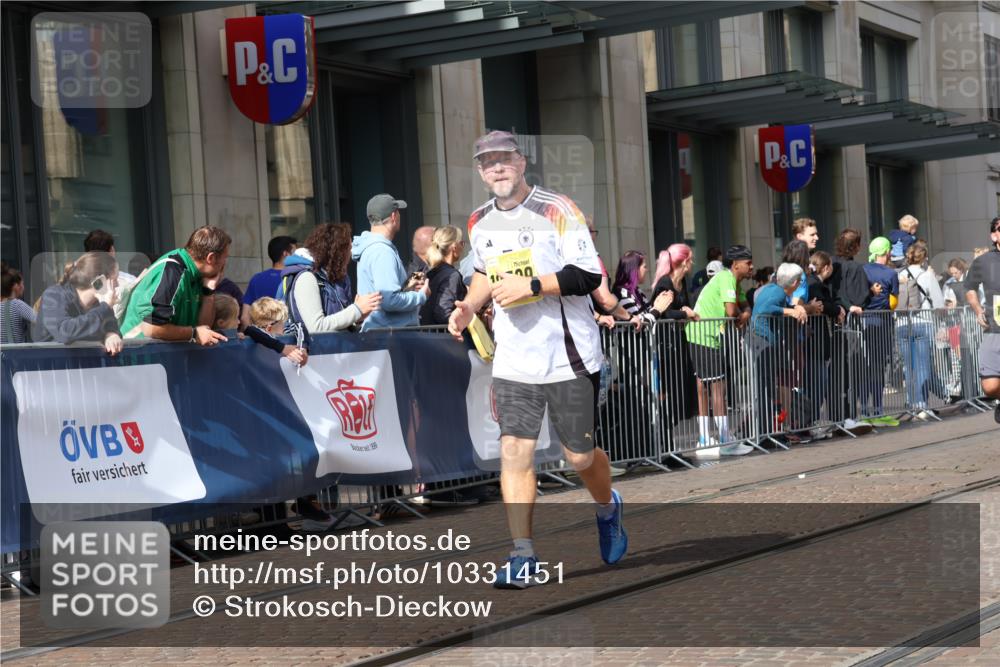 13.09.2026 - 21. swb-Marathon Bremen Strokosch-Dieckow http://msf.ph/oto/10331451 13.09.2026 11:03:09 Ziel 10092, 10150, 10187, 10237, 10309, 10420, 10569, 10724, 10902, 10904, 11211, 11411, 11598, 11655, 11746, 11773, 11830, 12068, 12074, 12184, 12185, 12611, 10185, 10195, 10528, 10531, 10598, 10715, 10727, 10731, 10954, 10955, 10959, 11070, 11095, 11107, 11313, 11493, 11564, 11676, 11697, 11730, 11785, 11836, 12071, 12214, 12247, 12421, 12432, 12448, 12465, 12483 meine-sportfotos.de