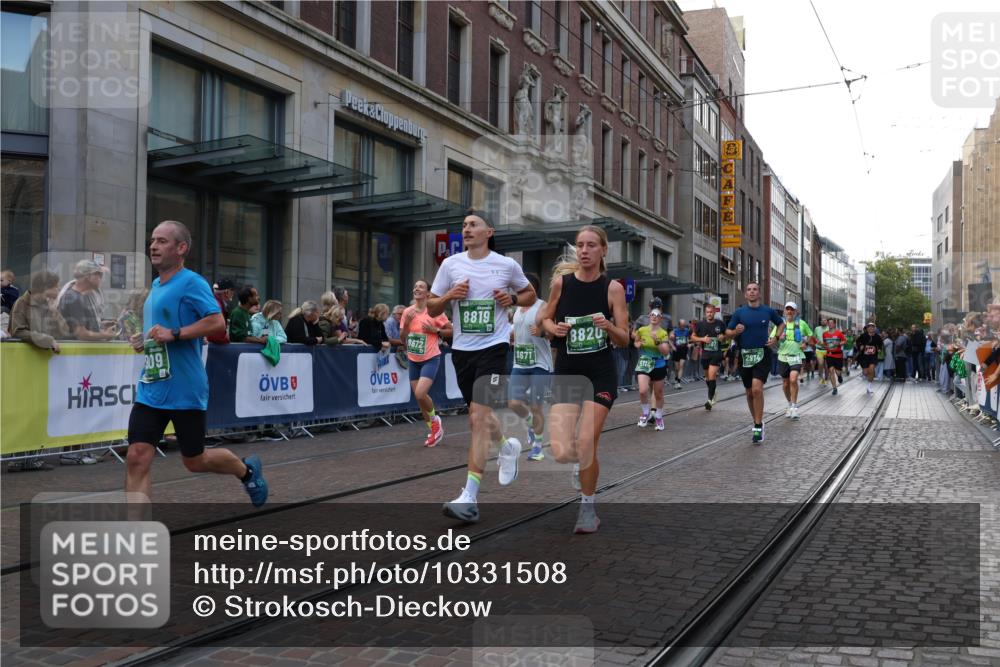 13.09.2026 - 21. swb-Marathon Bremen Strokosch-Dieckow http://msf.ph/oto/10331508 13.09.2026 13:22:45 Ziel 1809, 1900, 1935, 1963, 2040, 2306, 2367, 2827, 2914, 2961, 3098, 3145, 3233, 3374, 3560, 3729, 3920, 5114, 6737, 7909, 8231, 8304, 8377, 8646, 8671, 8672, 8732, 8787, 8819, 8820, 9827, 9921, 388, 913, 1933, 2402, 2481, 2771, 2806, 3855, 4483, 4697, 6707, 6792, 6891, 7586, 8547, 8551, 8694, 9090, 9510 meine-sportfotos.de