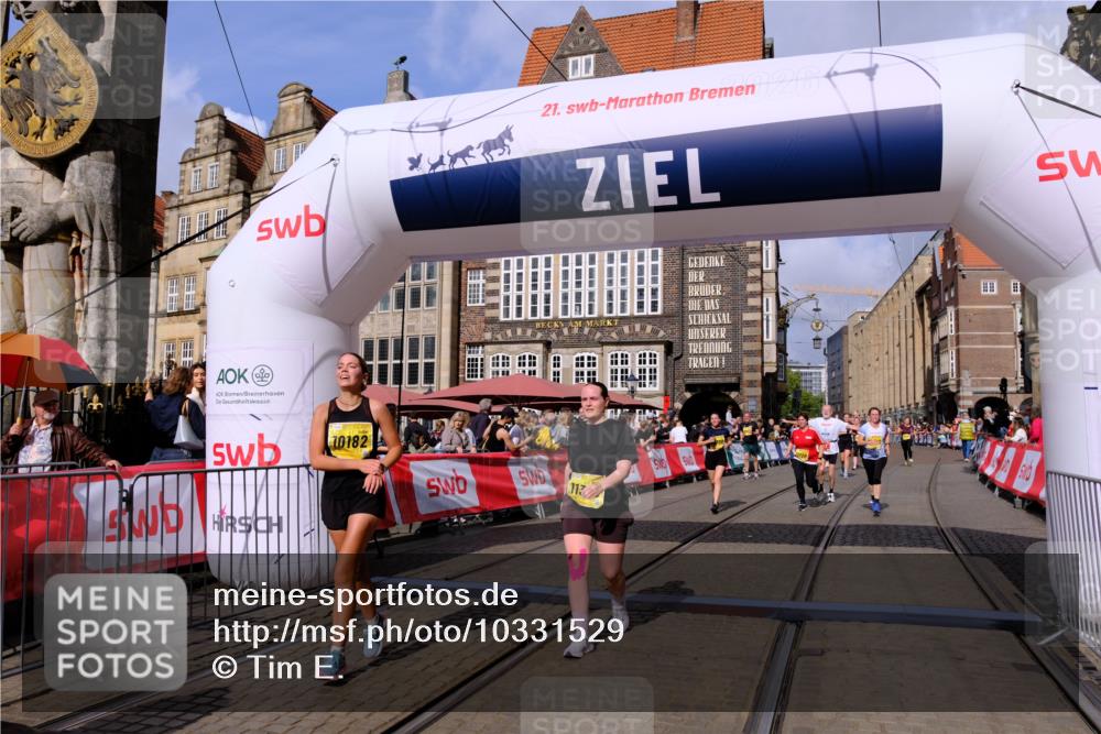 13.09.2026 - 21. swb-Marathon Bremen Tim E. http://msf.ph/oto/10331529 13.09.2026 11:04:33 Ziel 10182, 10245, 10291, 10390, 10516, 10526, 10613, 10671, 10672, 11214, 11215, 11221, 11248, 11318, 11336, 11410, 11539, 11720, 11726, 11740, 11909, 12001, 12009, 12103, 12113, 12276, 12929 meine-sportfotos.de