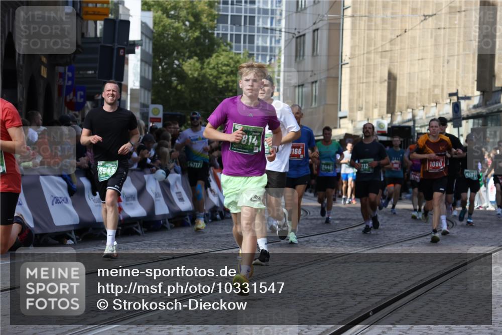 13.09.2026 - 21. swb-Marathon Bremen Strokosch-Dieckow http://msf.ph/oto/10331547 13.09.2026 13:25:26 Ziel 972, 1080, 1166, 1264, 1436, 1448, 2322, 3105, 4091, 4113, 4459, 4507, 4918, 4973, 6079, 6544, 6943, 7306, 7326, 7409, 8245, 9036, 9073, 9152, 9360, 9493, 13088, 191, 209, 1650, 1752, 3124, 3186, 3806, 4717, 4927, 5703, 5755, 5814, 8545, 8597, 8890, 9440, 9468, 9506 meine-sportfotos.de