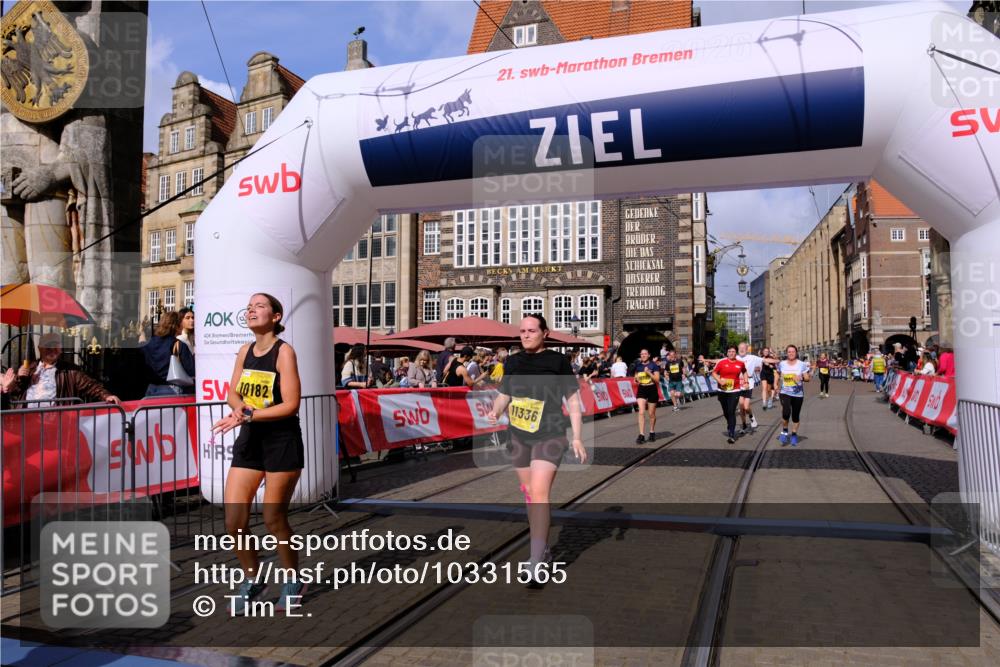 13.09.2026 - 21. swb-Marathon Bremen Tim E. http://msf.ph/oto/10331565 13.09.2026 11:04:33 Ziel 10182, 10245, 10291, 10390, 10516, 10526, 10613, 10671, 10672, 11214, 11215, 11221, 11248, 11318, 11336, 11410, 11539, 11720, 11726, 11740, 11909, 12001, 12009, 12103, 12113, 12276, 12929 meine-sportfotos.de