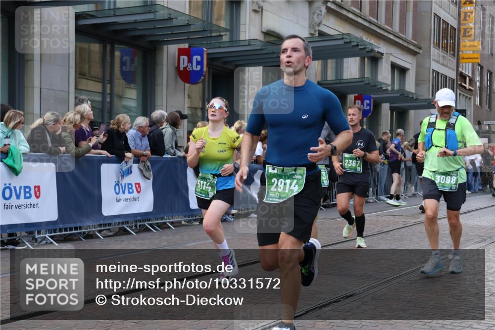 13.09.2026 - 21. swb-Marathon Bremen Strokosch-Dieckow http://msf.ph/oto/10331572 13.09.2026 13:22:47 Ziel 1809, 1900, 1935, 1963, 2040, 2306, 2367, 2427, 2827, 2914, 2961, 3098, 3145, 3233, 3374, 3560, 3729, 3920, 5114, 7909, 8045, 8231, 8304, 8377, 8646, 8671, 8672, 8732, 8787, 8819, 8820, 9827, 9921, 10127, 388, 913, 1933, 2402, 2481, 2771, 2806, 3855, 4483, 4697, 6707, 6737, 6792, 6891, 7586, 8547, 8551, 8694, 9090, 9510 meine-sportfotos.de