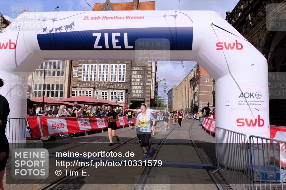 13.09.2026 - 21. swb-Marathon Bremen Tim E. http://msf.ph/oto/10331579 13.09.2026 11:04:35 Ziel 10182, 10245, 10291, 10390, 10516, 10526, 10613, 10671, 10672, 11214, 11215, 11221, 11248, 11336, 11410, 11539, 11720, 11726, 11740, 12001, 12009, 12103, 12113, 12276, 12929 meine-sportfotos.de