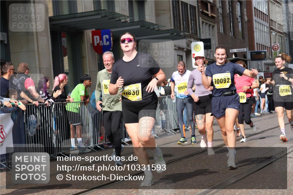 13.09.2026 - 21. swb-Marathon Bremen Strokosch-Dieckow http://msf.ph/oto/10331593 13.09.2026 11:03:12 Ziel 10090, 10091, 10092, 10187, 10237, 10309, 10327, 10420, 10569, 10724, 10902, 10904, 10950, 11211, 11411, 11595, 11598, 11655, 11746, 11773, 12068, 12074, 12184, 12185, 12611, 10150, 10185, 10195, 10528, 10531, 10598, 10715, 10727, 10731, 10959, 11070, 11095, 11313, 11493, 11676, 11697, 11785, 11830, 11836, 12214, 12421, 12432, 12448, 12465, 12483 meine-sportfotos.de