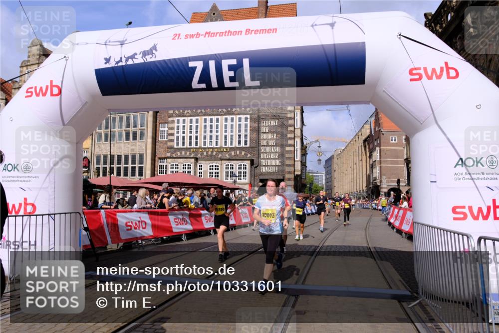 13.09.2026 - 21. swb-Marathon Bremen Tim E. http://msf.ph/oto/10331601 13.09.2026 11:04:35 Ziel 10182, 10245, 10291, 10390, 10516, 10526, 10613, 10671, 10672, 11214, 11215, 11221, 11248, 11336, 11410, 11539, 11720, 11726, 11740, 12001, 12009, 12103, 12113, 12276, 12929 meine-sportfotos.de