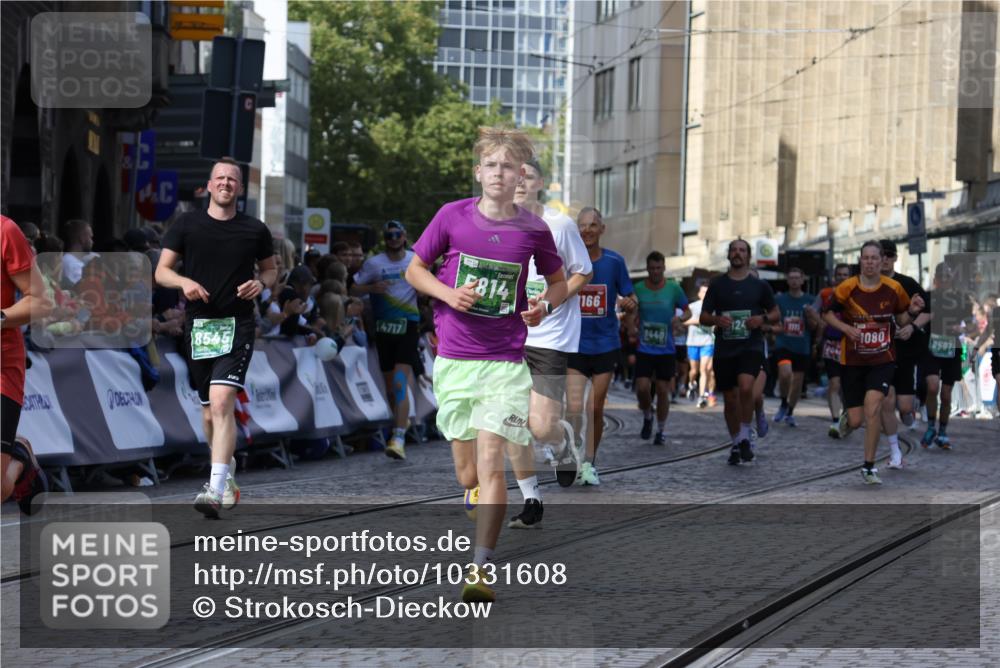 13.09.2026 - 21. swb-Marathon Bremen Strokosch-Dieckow http://msf.ph/oto/10331608 13.09.2026 13:25:26 Ziel 972, 1080, 1166, 1264, 1436, 1448, 2322, 3105, 4091, 4113, 4459, 4507, 4918, 4973, 6079, 6544, 6943, 7306, 7326, 7409, 8245, 9036, 9073, 9152, 9360, 9493, 13088, 191, 209, 1650, 1752, 3124, 3186, 3806, 4717, 4927, 5703, 5755, 5814, 8545, 8597, 8890, 9440, 9468, 9506 meine-sportfotos.de