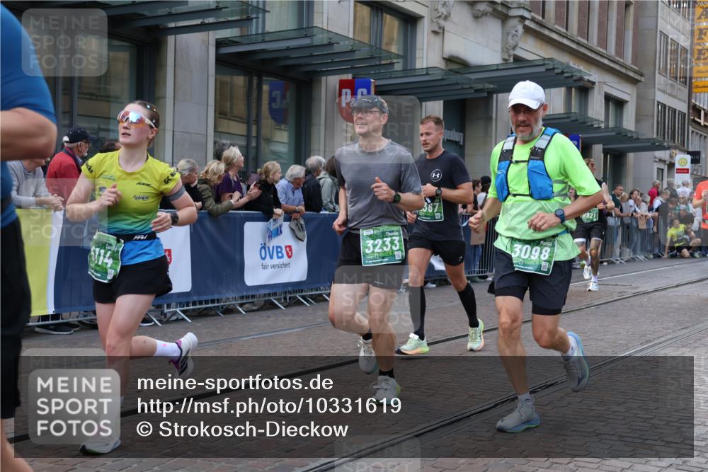 13.09.2026 - 21. swb-Marathon Bremen Strokosch-Dieckow http://msf.ph/oto/10331619 13.09.2026 13:22:47 Ziel 1809, 1900, 1935, 1963, 2040, 2306, 2367, 2427, 2827, 2914, 2961, 3098, 3145, 3233, 3374, 3560, 3729, 3920, 5114, 7909, 8045, 8231, 8304, 8377, 8646, 8671, 8672, 8732, 8787, 8819, 8820, 9827, 9921, 10127, 388, 913, 1933, 2402, 2481, 2771, 2806, 3855, 4483, 4697, 6707, 6737, 6792, 6891, 7586, 8547, 8551, 8694, 9090, 9510 meine-sportfotos.de